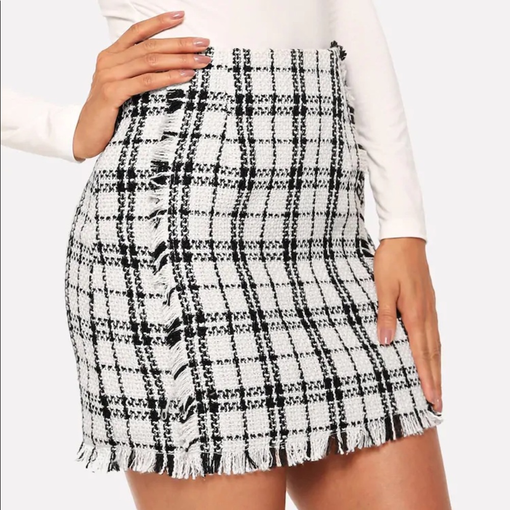 LAST ONE SALE Raw Hem Plaid Tweed Mini Skirt - Picture 4 of 8